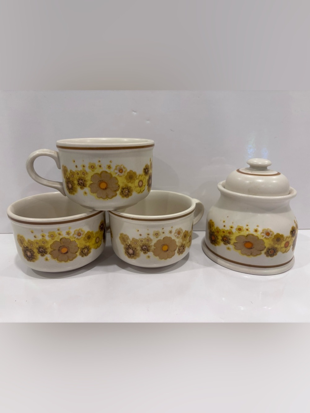 Vintage 1970s made in England stoneware floral tea cups&lidded sugar retro daisy